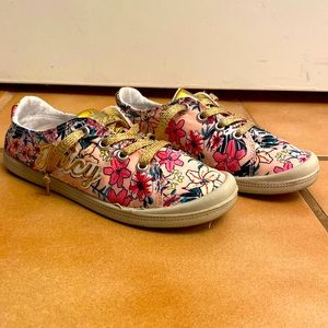 SUPER cute Juicy Couture girls shoes size 13